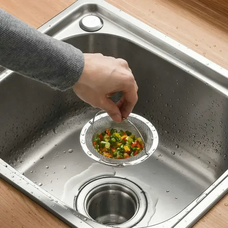 Easy-to-clean stainless steel drain catcher for preventing blockages in sink pipes