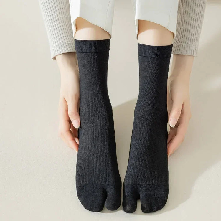 Fashionable summer tabi socks for men and women