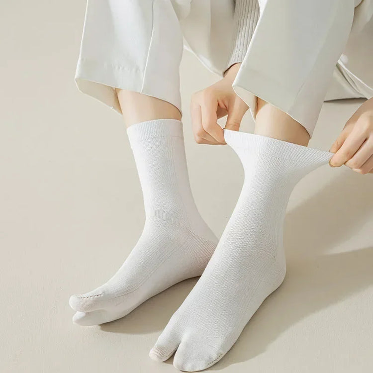 Fashionable summer tabi socks for men and women