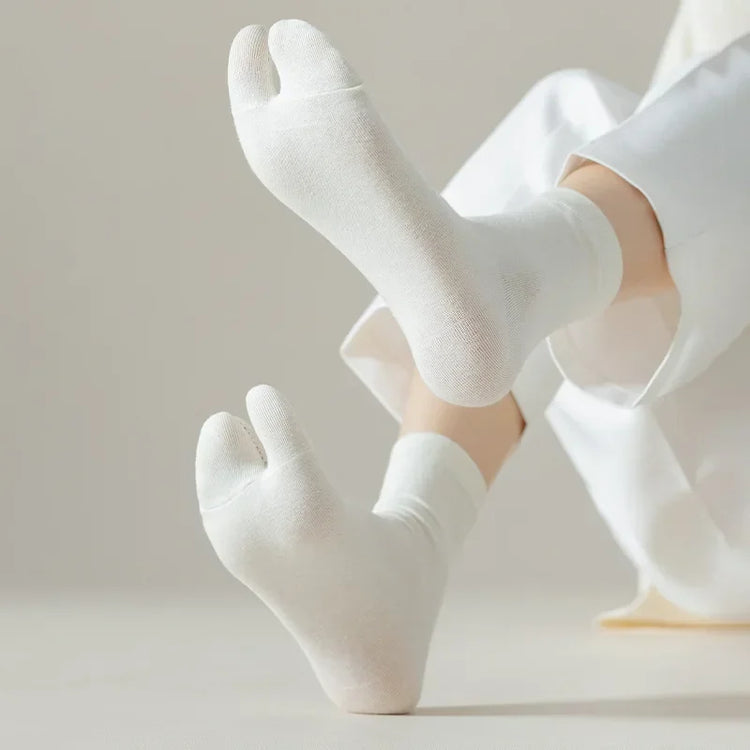 Fashionable summer tabi socks for men and women