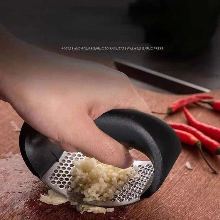Manual garlic mincer designed for efficient garlic chopping