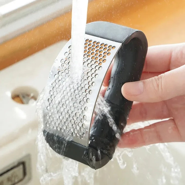Manual garlic mincer designed for efficient garlic chopping
