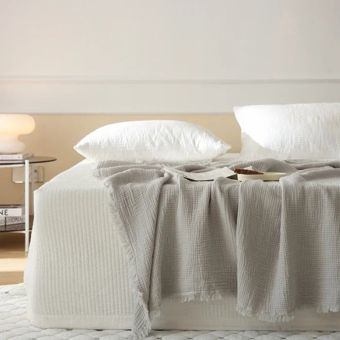 Breathable B&B style four-layer cotton blanket, retro look