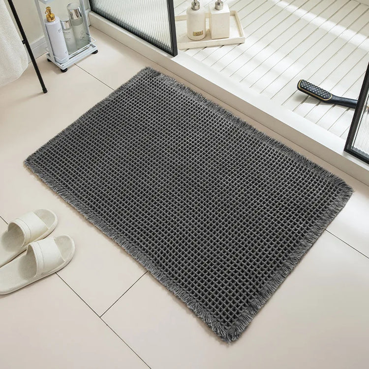 Machine-washable bath mat for toilet and wash basin