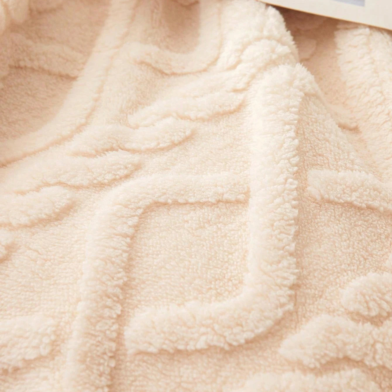 Single-layer coral fleece blanket, lightweight and soft for naps