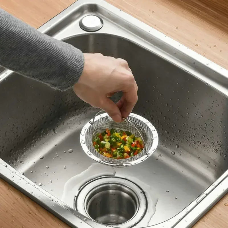 Easy-to-clean stainless steel drain catcher for preventing blockages in sink pipes