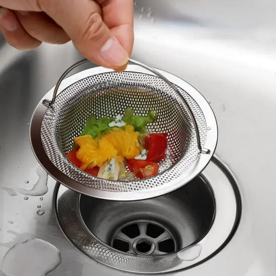 Easy-to-clean stainless steel drain catcher for preventing blockages in sink pipes