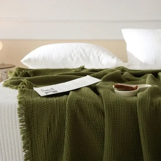 Breathable B&B style four-layer cotton blanket, retro look