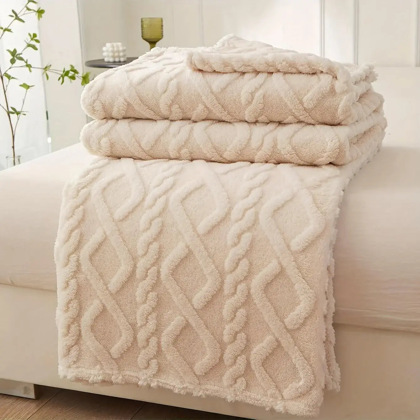 Single-layer coral fleece blanket, lightweight and soft for naps