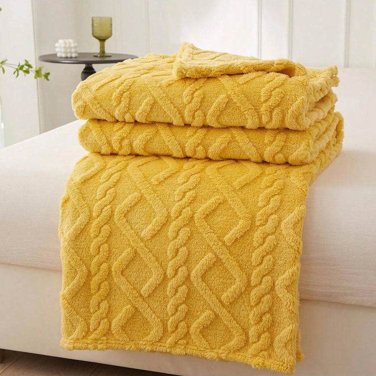 Single-layer coral fleece blanket, lightweight and soft for naps
