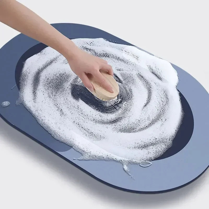 Bathroom mat with fast-drying coral velvet surface