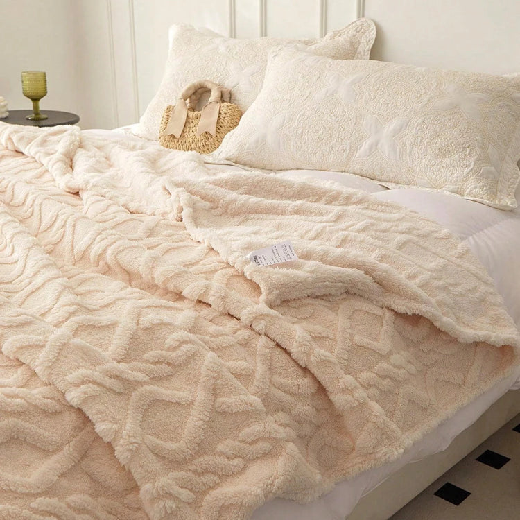 Single-layer coral fleece blanket, lightweight and soft for naps