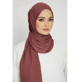 Long Muslim shawl made of modal cotton jersey fabric, wrapped elegantly around the head and ne