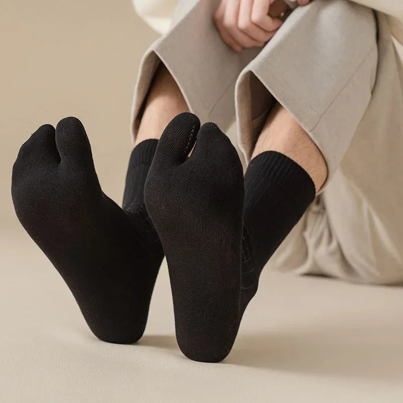 Fashionable summer tabi socks for men and women