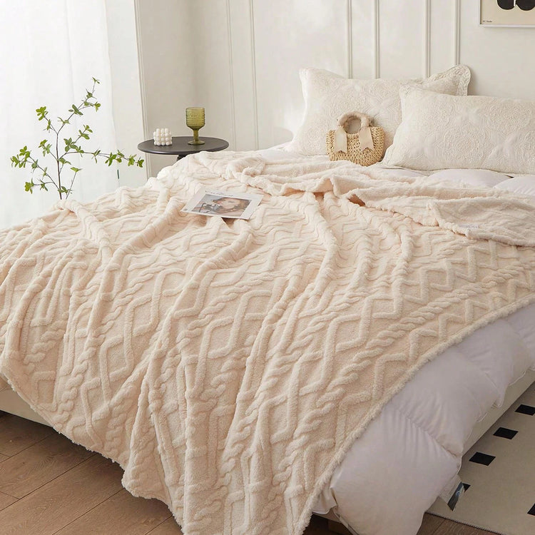 Single-layer coral fleece blanket, lightweight and soft for naps